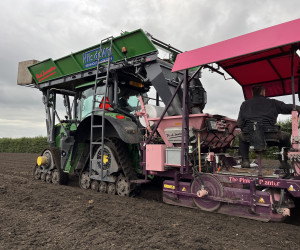 PLANTING ROOF + FRONTLOADER