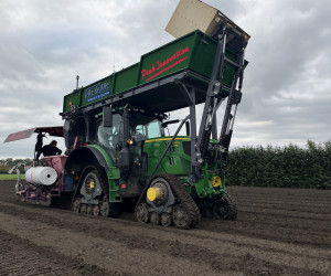 PLANTING ROOF + FRONTLOADER