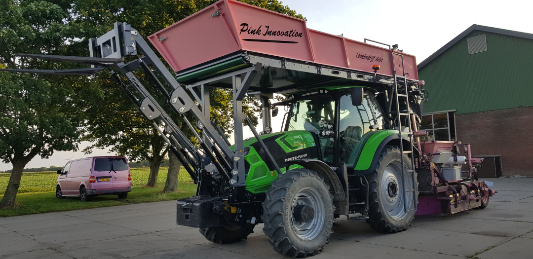 PLANTING ROOF + FRONTLOADER