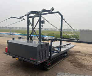 Zelfrijdende rups oogstmachine 